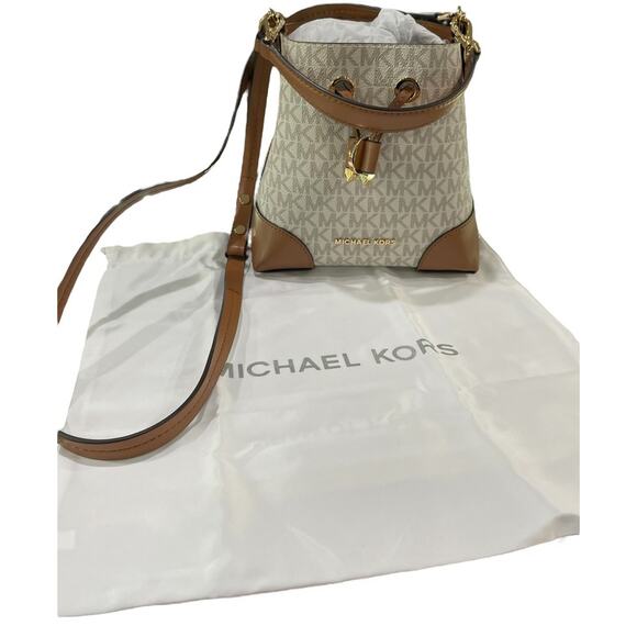 Michael Kors Bucket Crossbody bag vanilla/ acorn. Mini. - Picture 1 of 6